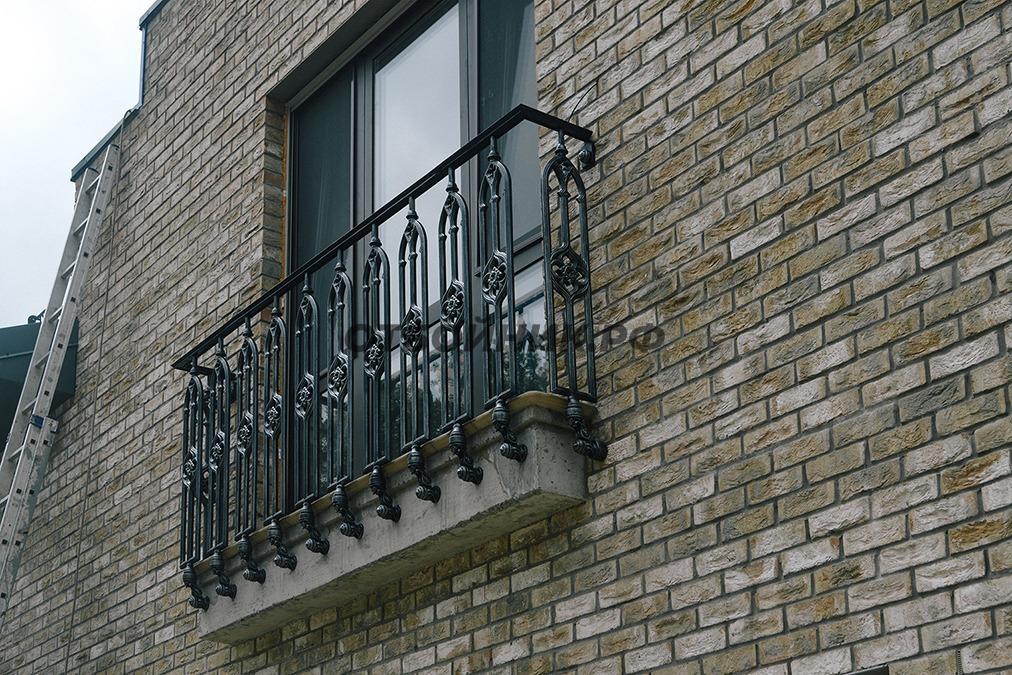 Литой балкон SB85 в готическом стиле- фото 1
